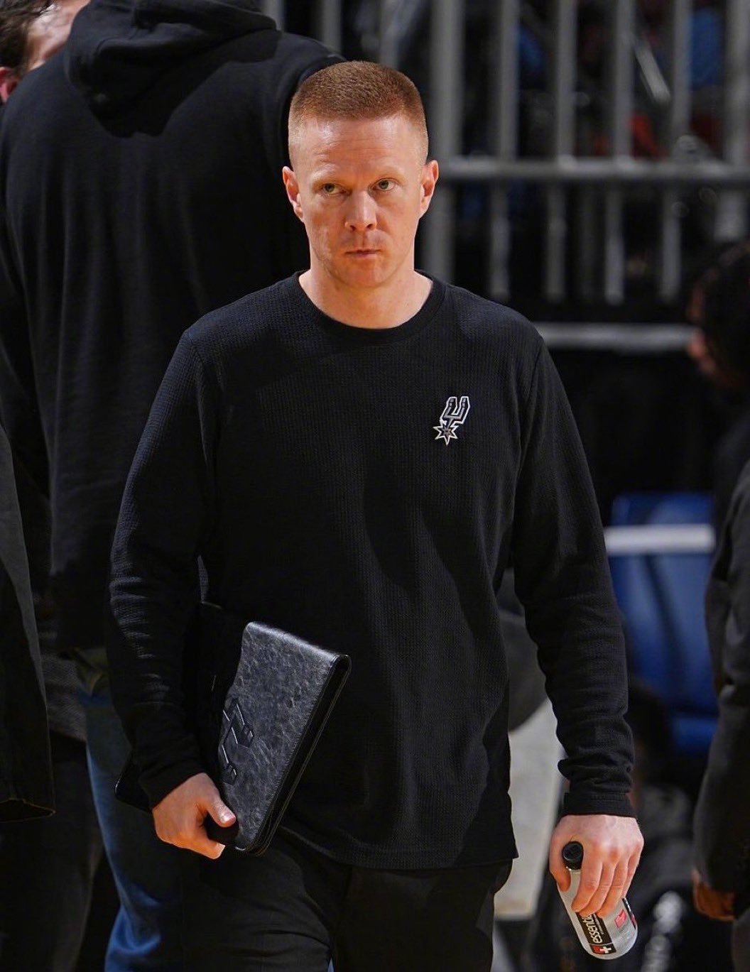 前马刺队助教肖恩·斯威尼谈到在NBA总决赛中对阵尼克斯队时出现的问题：“运气不好