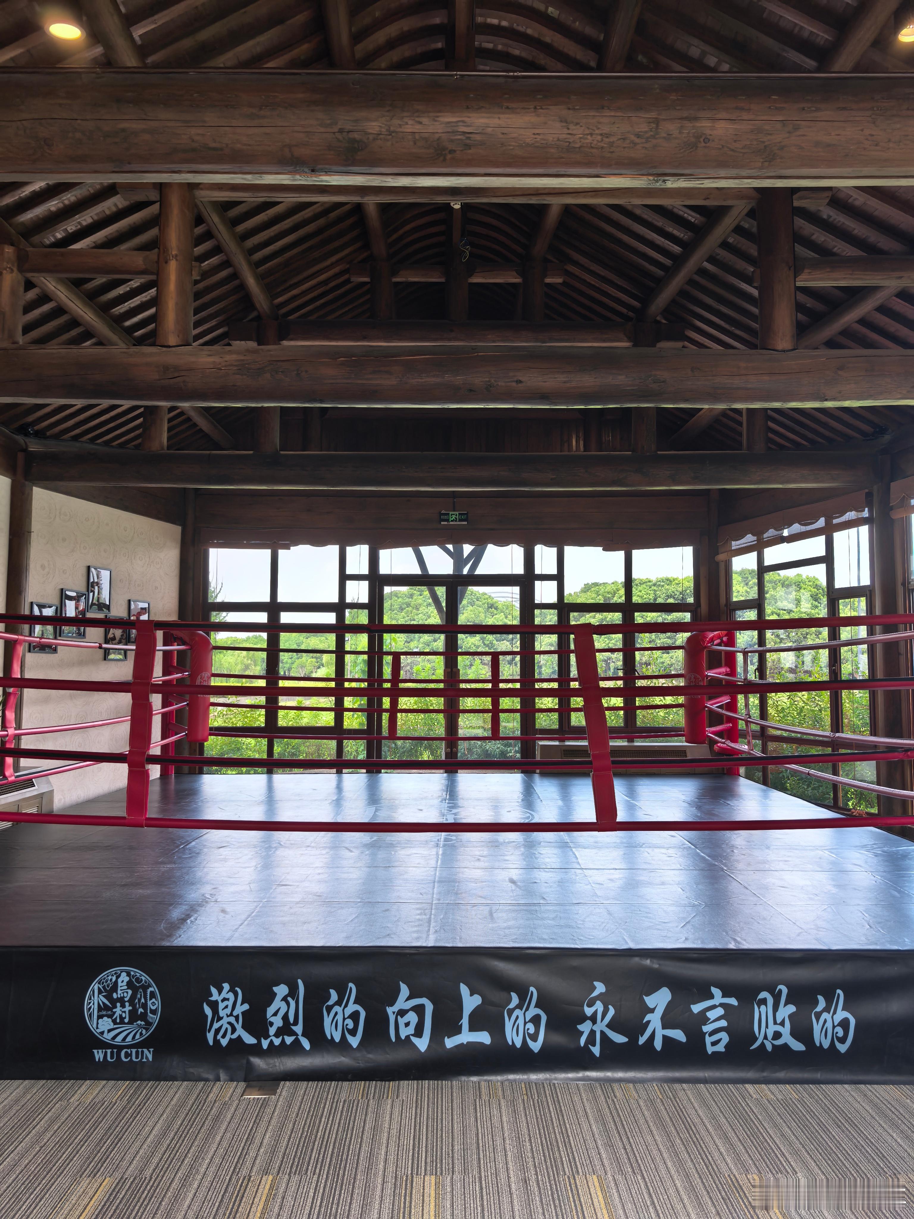 来稻舍乡村酒店的健身房健身来啦！找起来还有点费劲～ 窗外绿油油的对眼睛很友好，旁