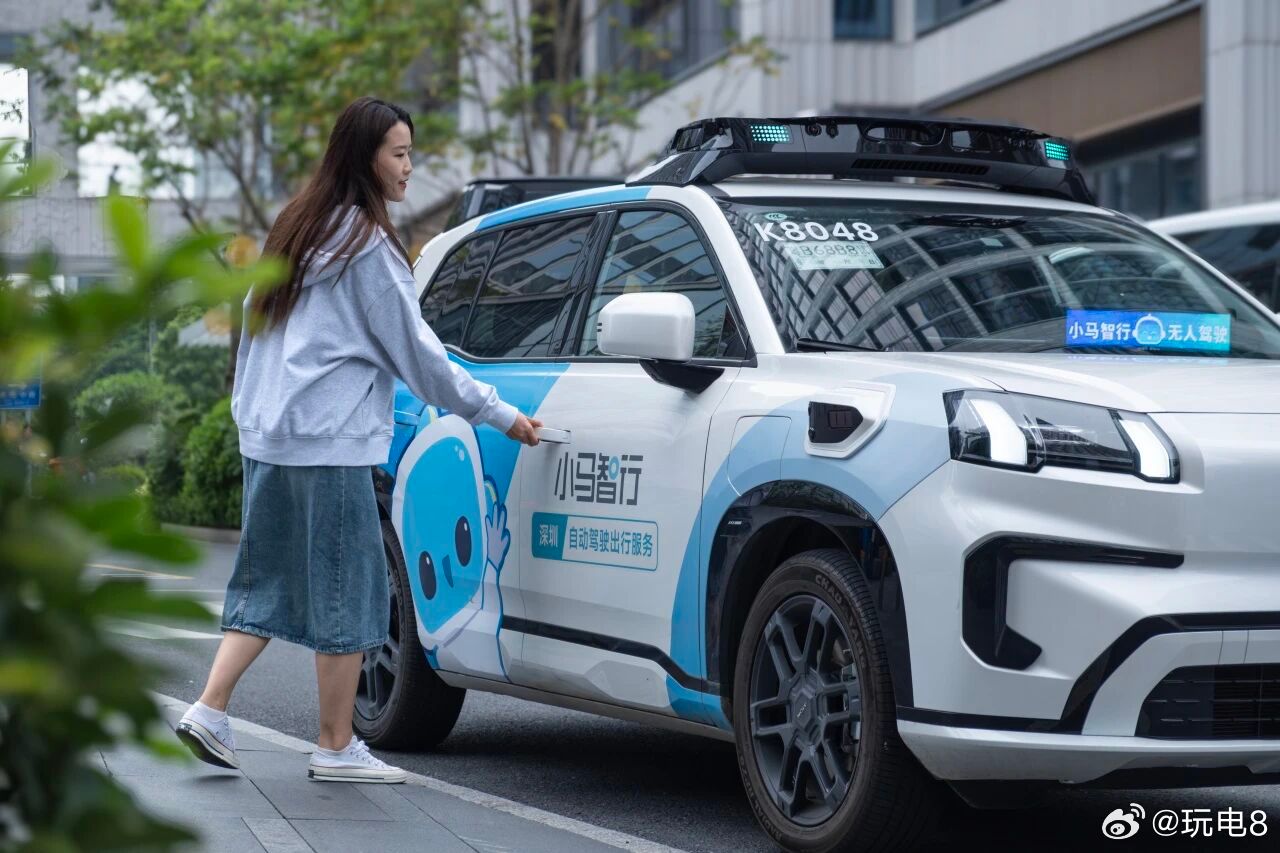 小马智行昨天向如祺出行交付了搭载有小马智行第七代自动驾驶系统的全新广汽埃安霸王龙