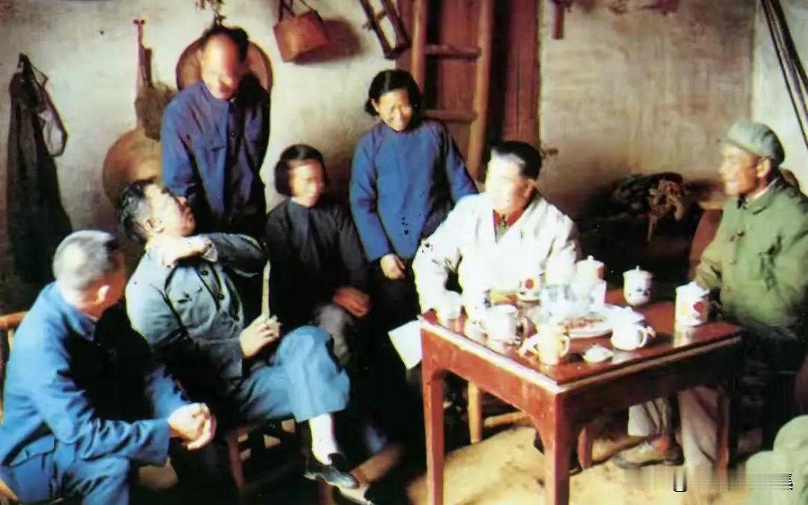 1984年，时任福州军区司令员的江拥辉将军回到家乡江西瑞金，走访红军烈属，与他们