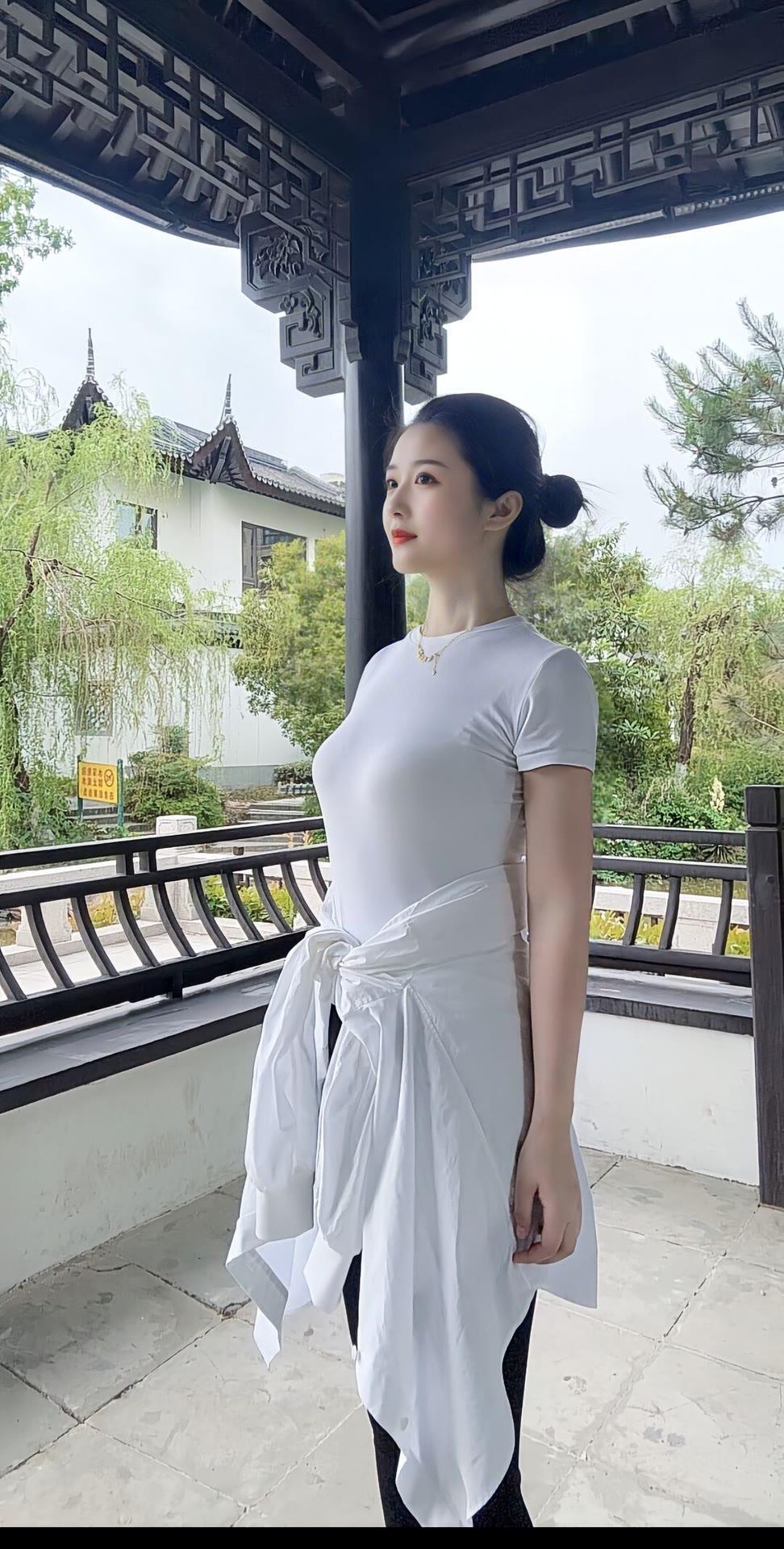 女人如何穿出含蓄的性感?一定要BBA吗？