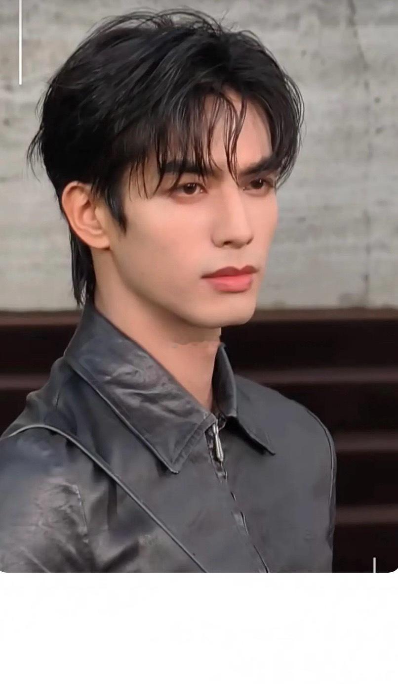 龙龙的脸，和龙龙的衣服，好……割裂Gucci时装周 ​​​