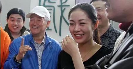 2015年，“王小蒙”不顾赵本山的反对，执意要嫁给身价过亿的汽车富豪，赵本山生气
