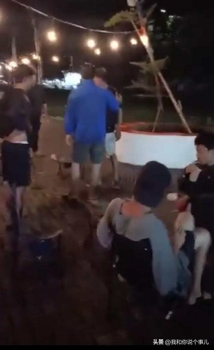 这件事真的太让人震惊了！
3月8号发生的真实闹剧，看完真的五味杂陈。
 
一位大