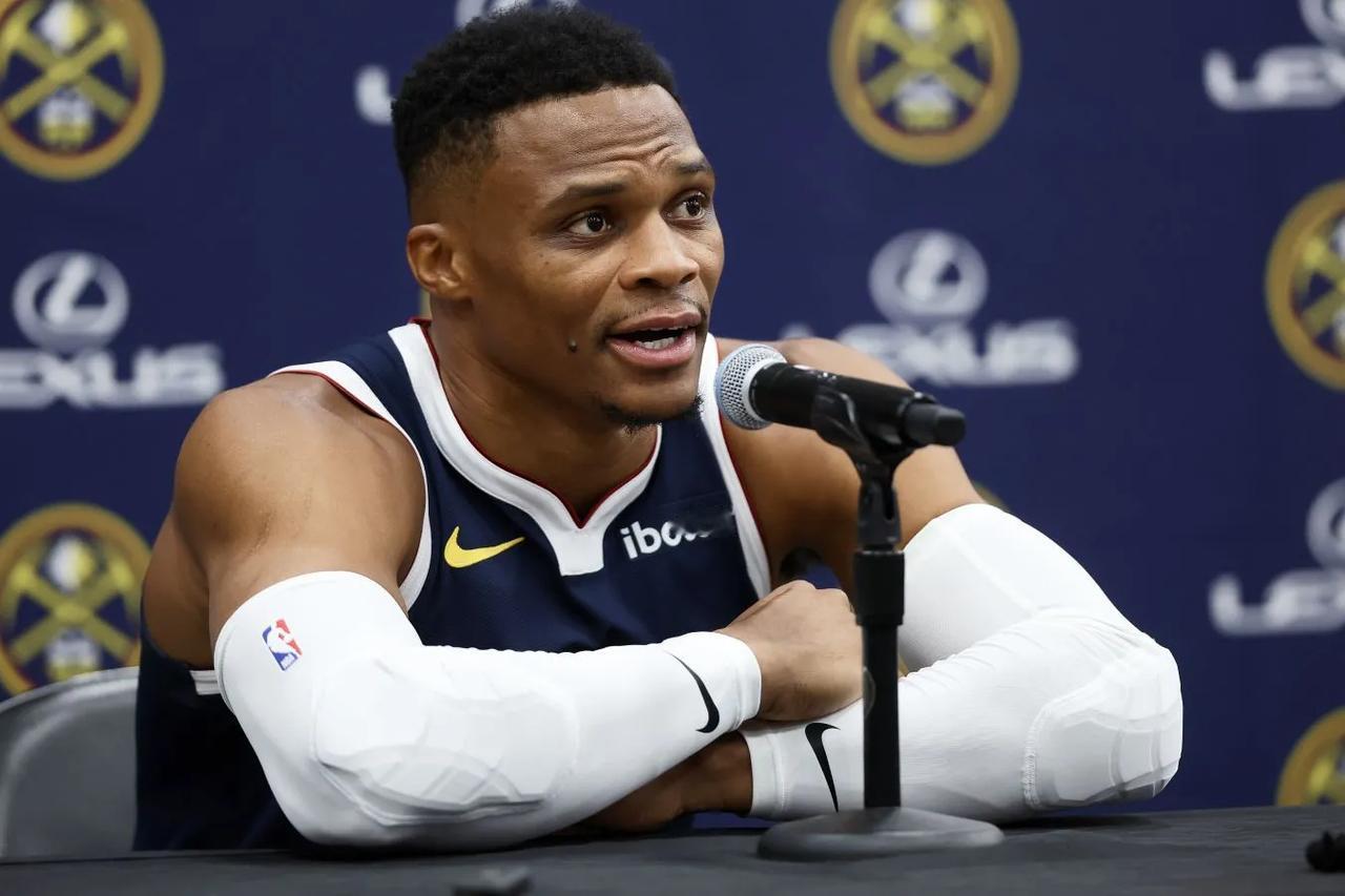 《离合器要点》杂志公布了美国职业篮球联赛（NBA）历史上所有控球后卫中成功完成扣