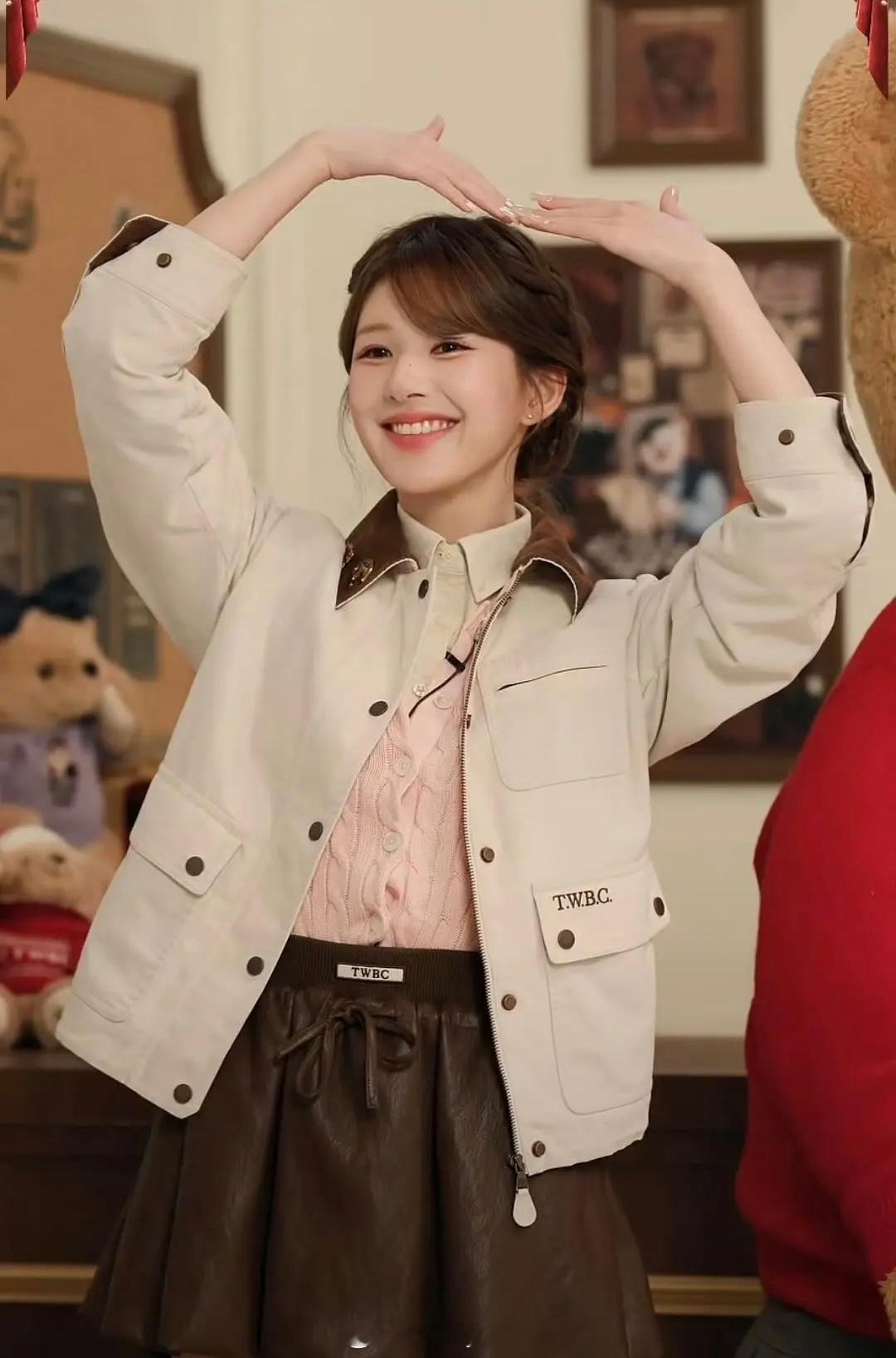 赵露思今晚的直播截图，状态如何评价？ 