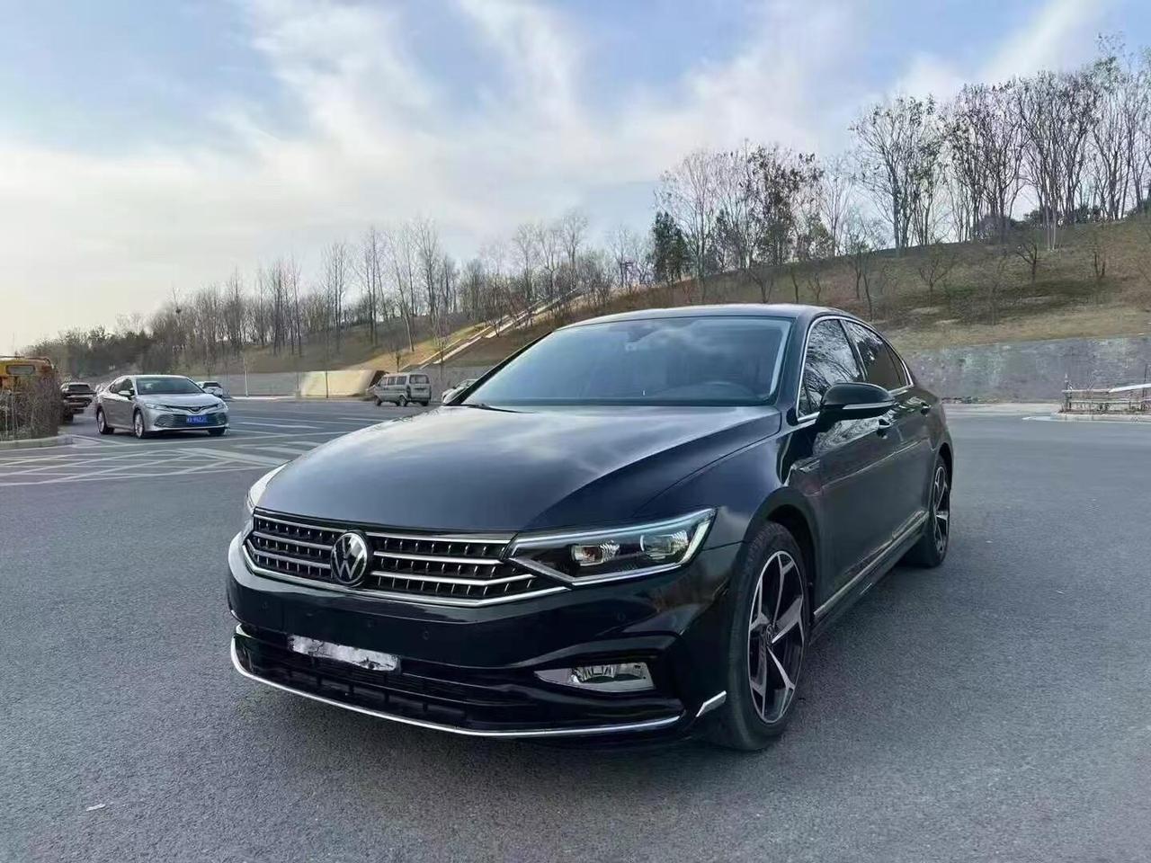 五一，我驾驶迈腾前往江南水乡，感受小桥流水的韵味。在城市道路和乡间小路上，迈腾的