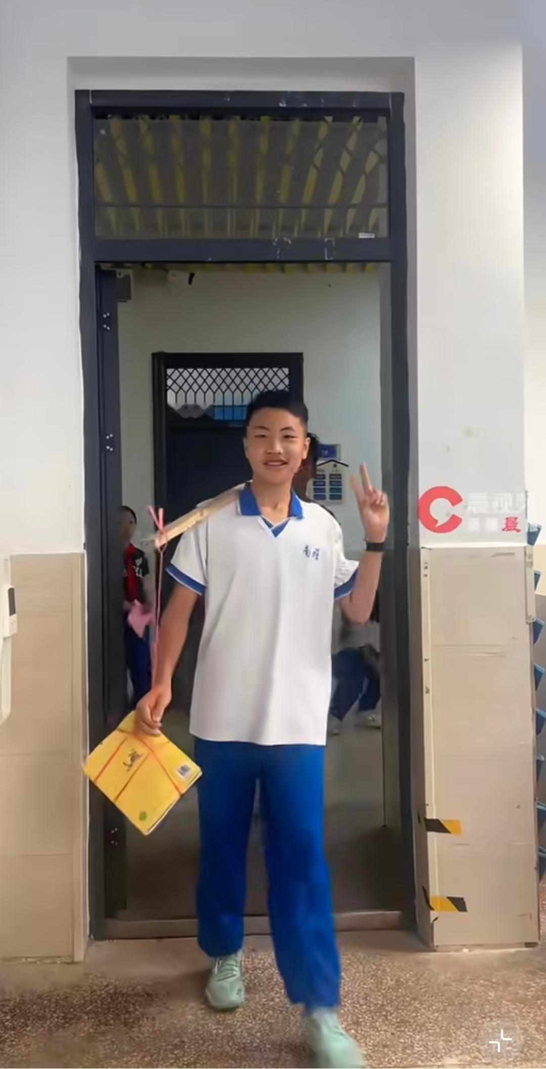 放暑结束了，聊聊我的互联网科学“治娃”经验
 
 
暑期孩子刷短视频、看直播，你