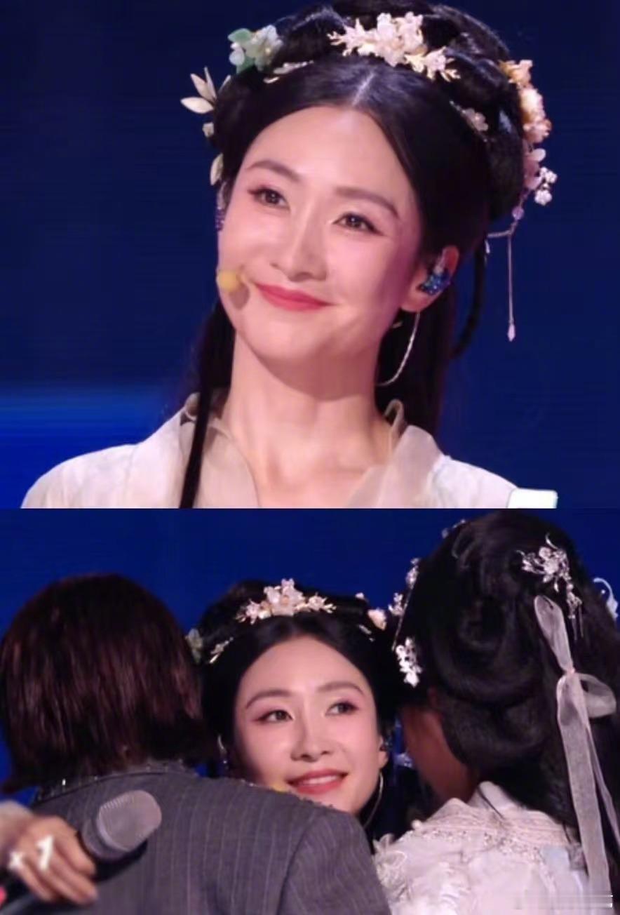 陶昕然不去浪姐总决赛 姐姐选择不回乘风参加总决赛，态度清醒又坦荡。全力以赴过便无