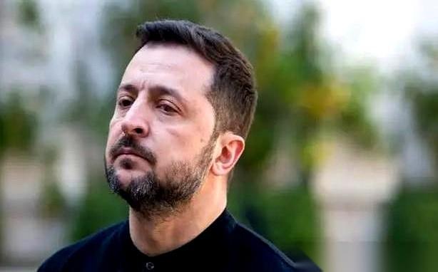 前线士兵的枪里可能没子弹了。
后方管采购的，账户里却塞满了钱。
你说，这仗还怎么