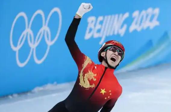 王濛没来，周洋没来，杨扬没来。

五位功勋名将集体缺席竞聘，最后接过帅印的，是退