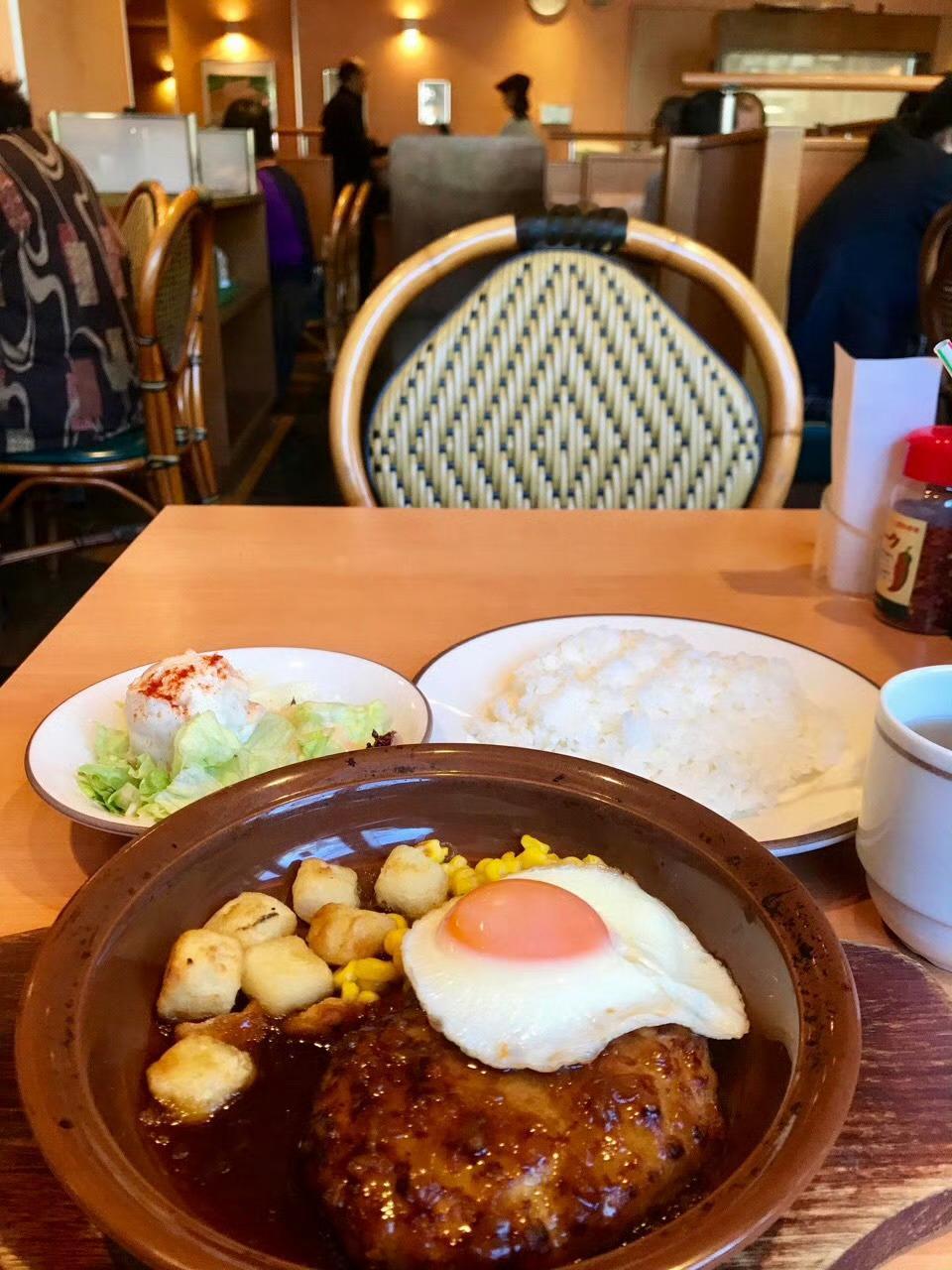 【搬运】2018年10月25日lunch time出来吃饭，气氛转换呼吸一下外面