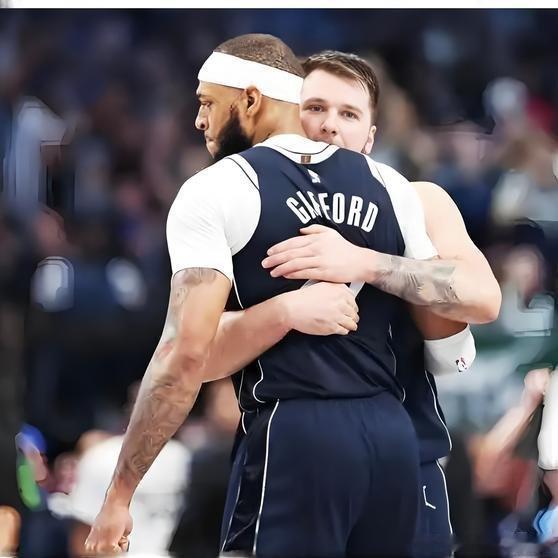 《三方交易落定，火箭湖人大获全胜，独行侠促成东契奇加福德重聚》2026年1月底的