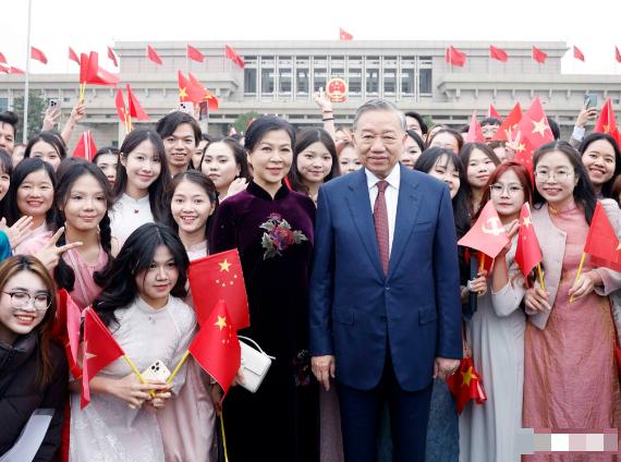 成了，越南答应中国了

北京时间4月15日，中越双方举行了会谈，最终顺利谈妥，双