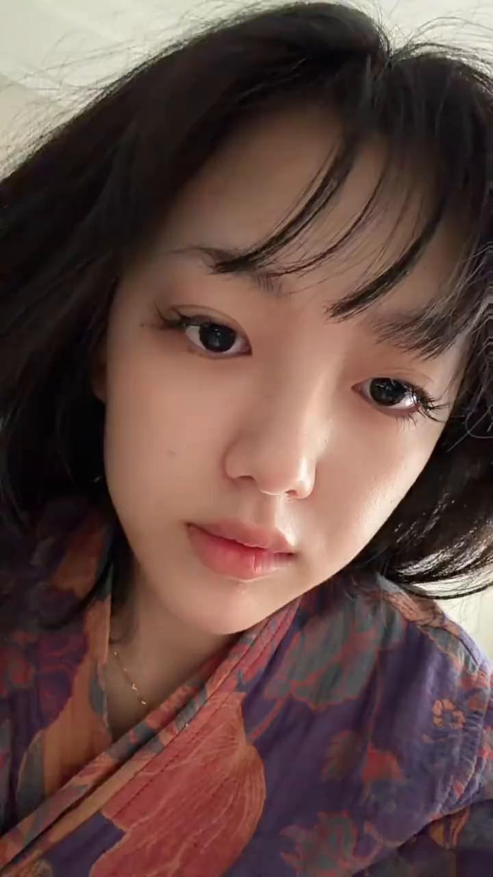 我今天早上不知道醒了多少次，误闯天家，我真的误闯天家了，一拳把自己打晕过去。
