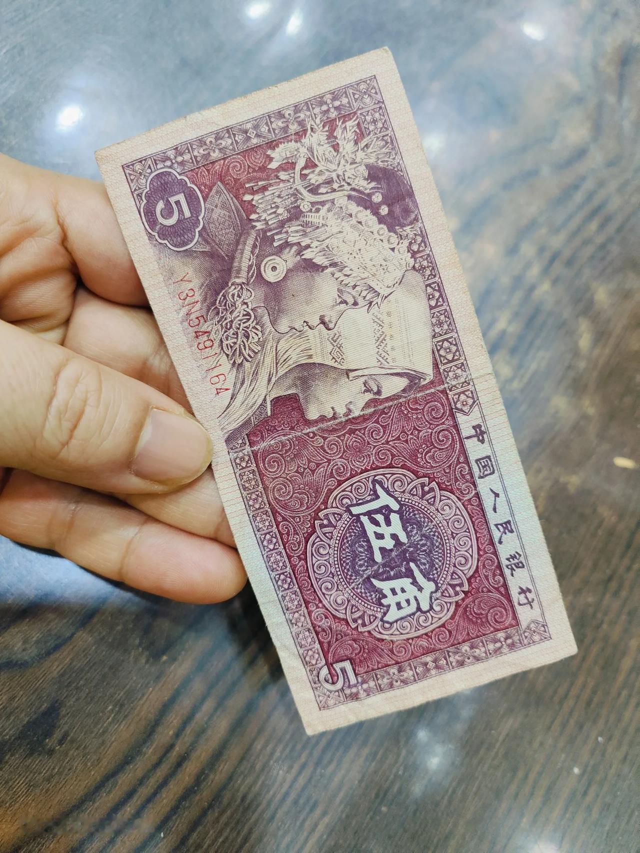 家里有多少存款算有钱人？
有钱？到底怎么算有钱？我给捋捋，首先，人活着，得吃喝拉
