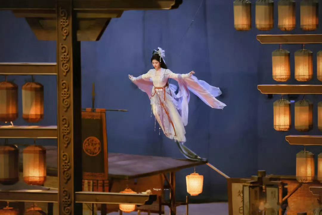 鞠婧祎鞠婧祎起飞落地都好优雅完全仙女来的吧期待万花世界苏绿夏