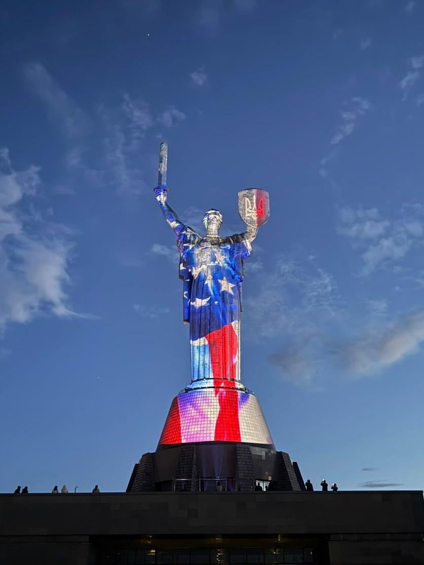 泽连斯基：我已经向特朗普总统和全体美国人民祝贺独立日。我们进行了一次非常愉快的通