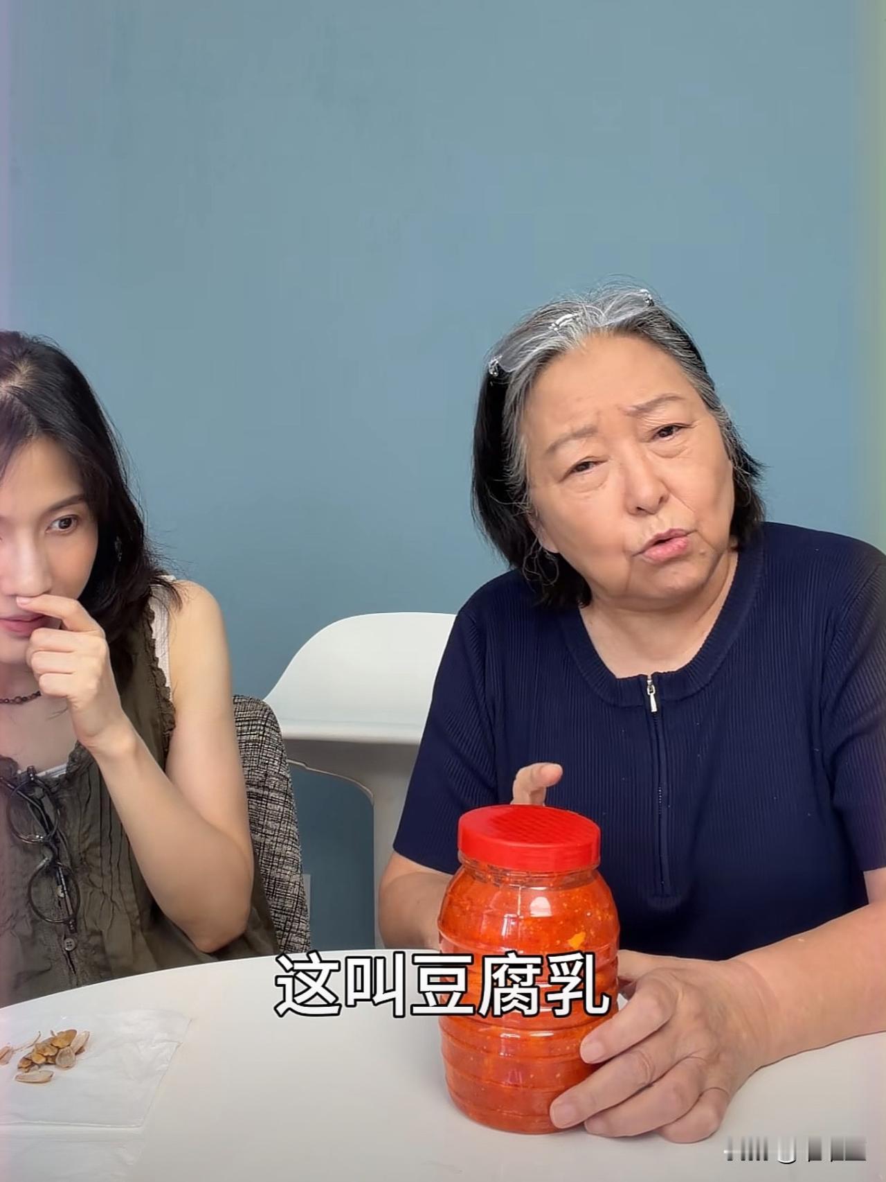 方芳说：“我老家，安徽全椒的豆腐乳真的超级好吃，特别是爱吃辣的人，你一定会爱死。
