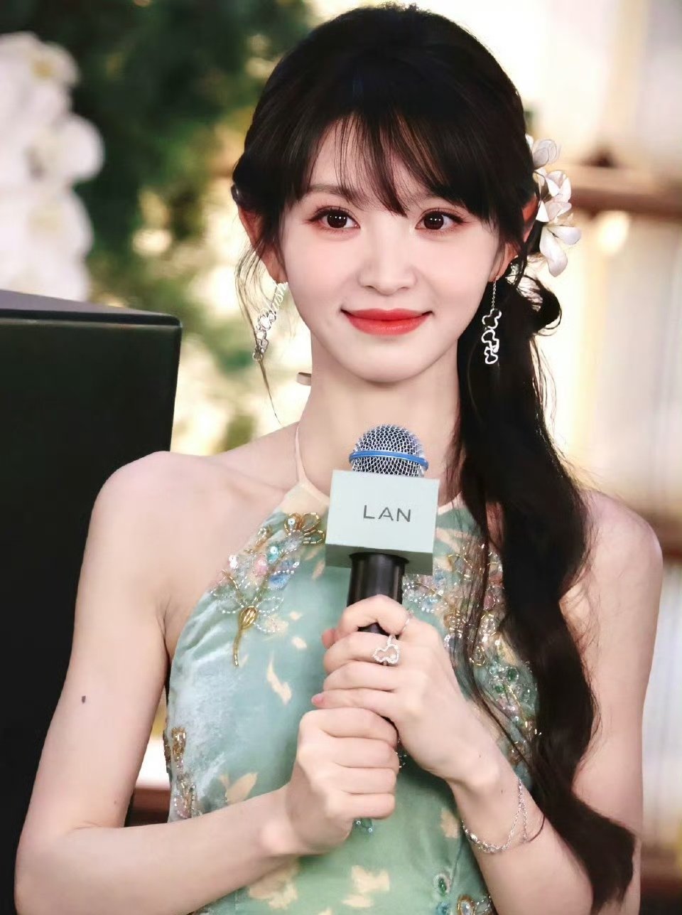 田曦薇要有高奢了？ 