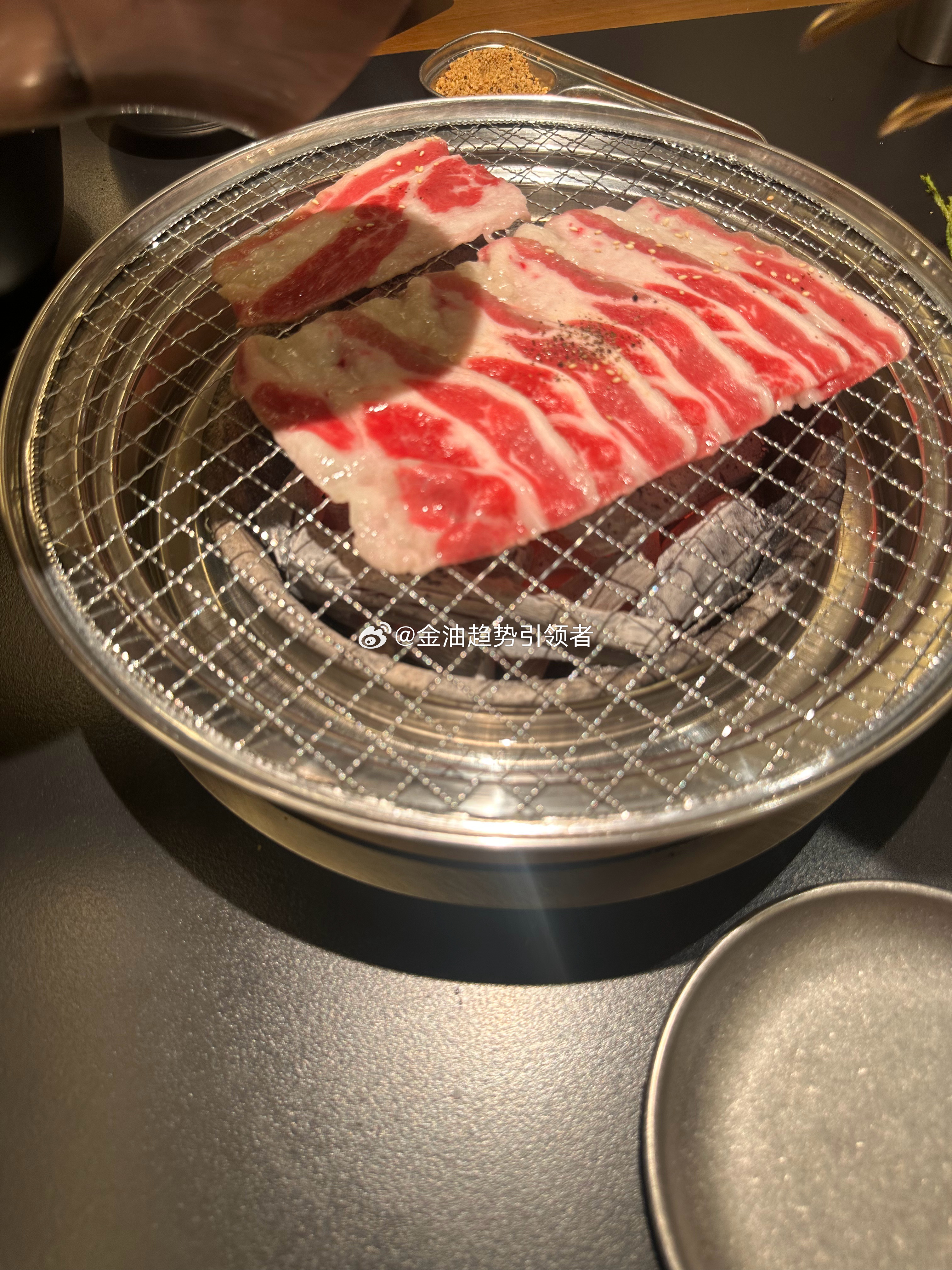 行情开来回拉扯，先吃口饭 