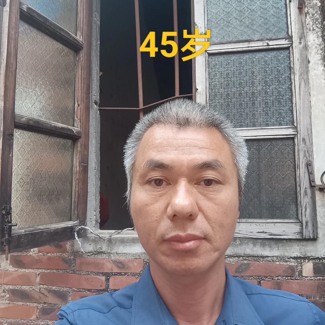 今年回家的时候 老人小孩都不认识我了 

当然不认识我了 ，我出来打工20多年那