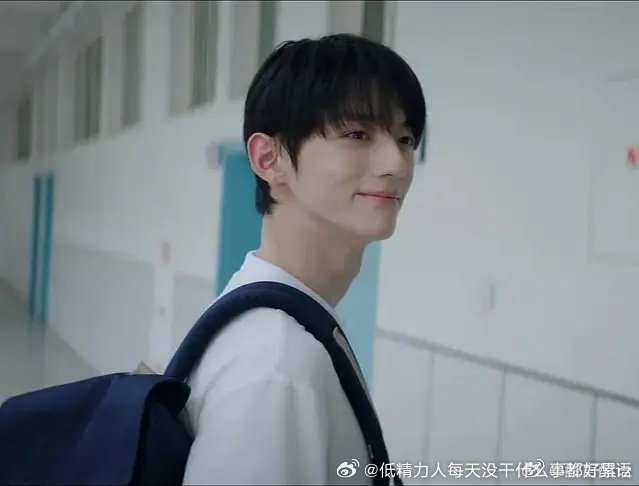 赖伟明脸、脖子一起看好奇怪像外星人 