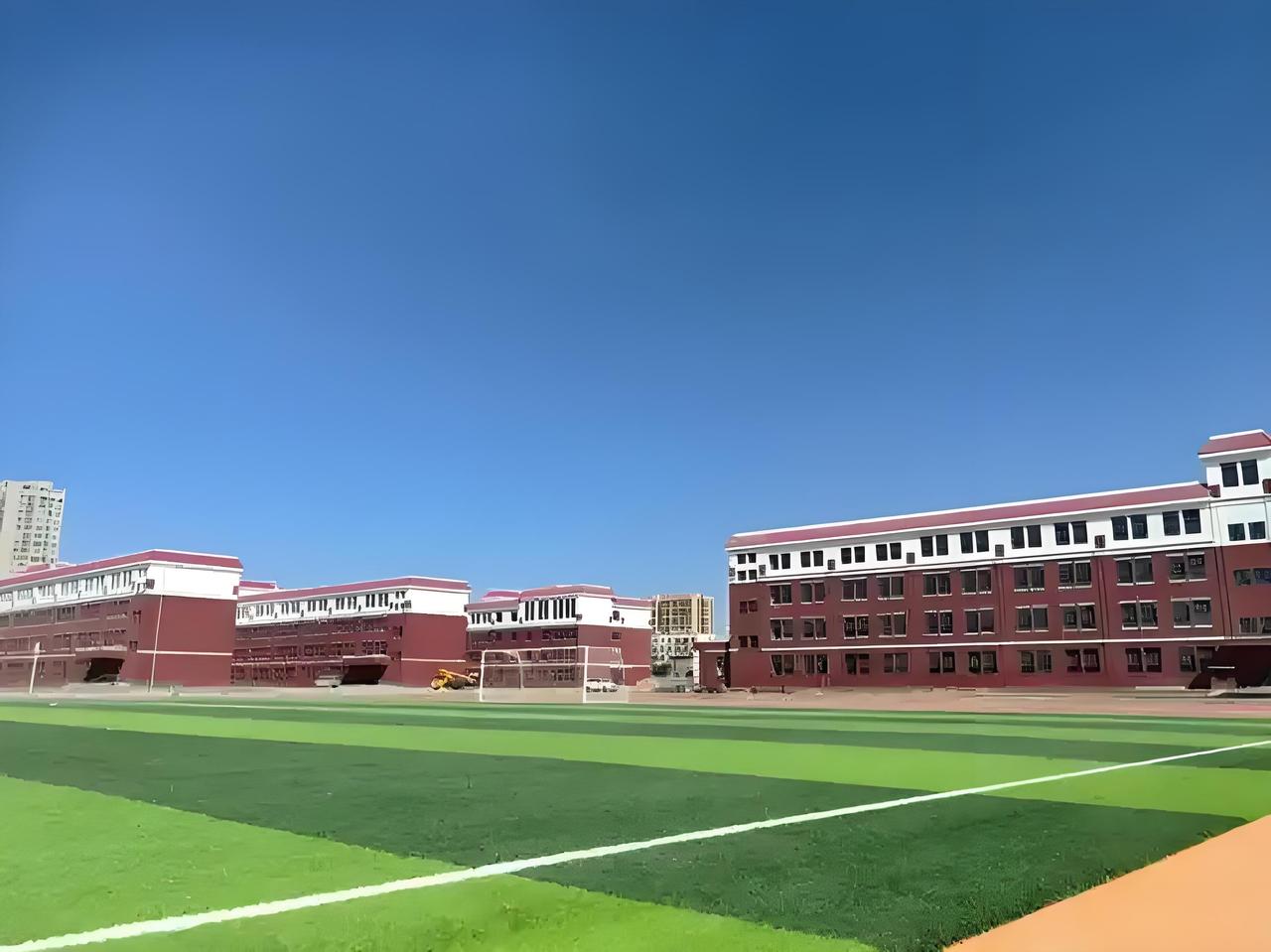 教育投资确实是回报丰厚的投资，对国家和人民意义重大。从国家层面看，政府大力投资教