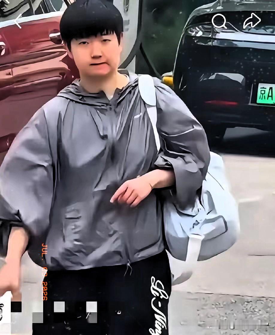 昨天凌晨莎莎才从美国回到北京，今天又看到莎莎上训了，莎莎能稳坐世排第一，四年，真