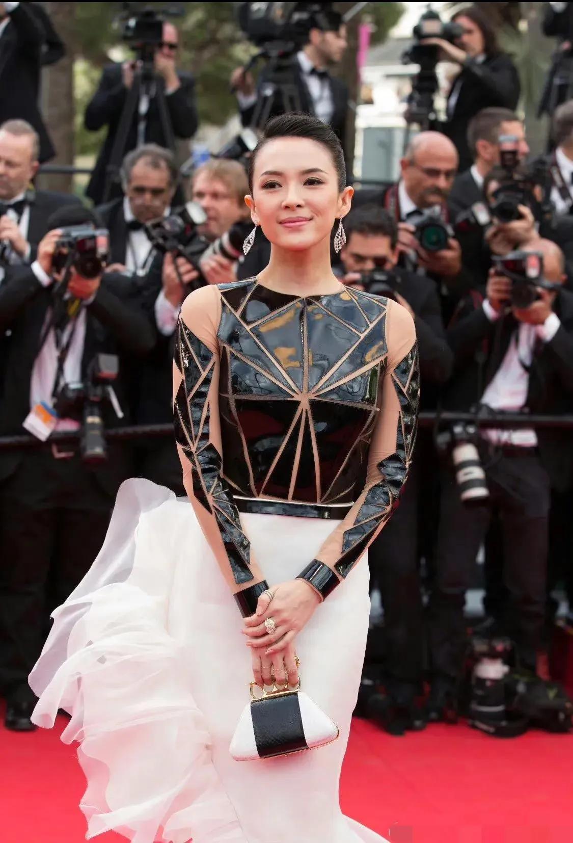 章子怡栽了！《酱园弄》宣传声势如雷，却被批“悬疑爱情四不像”。

影后演技受限于