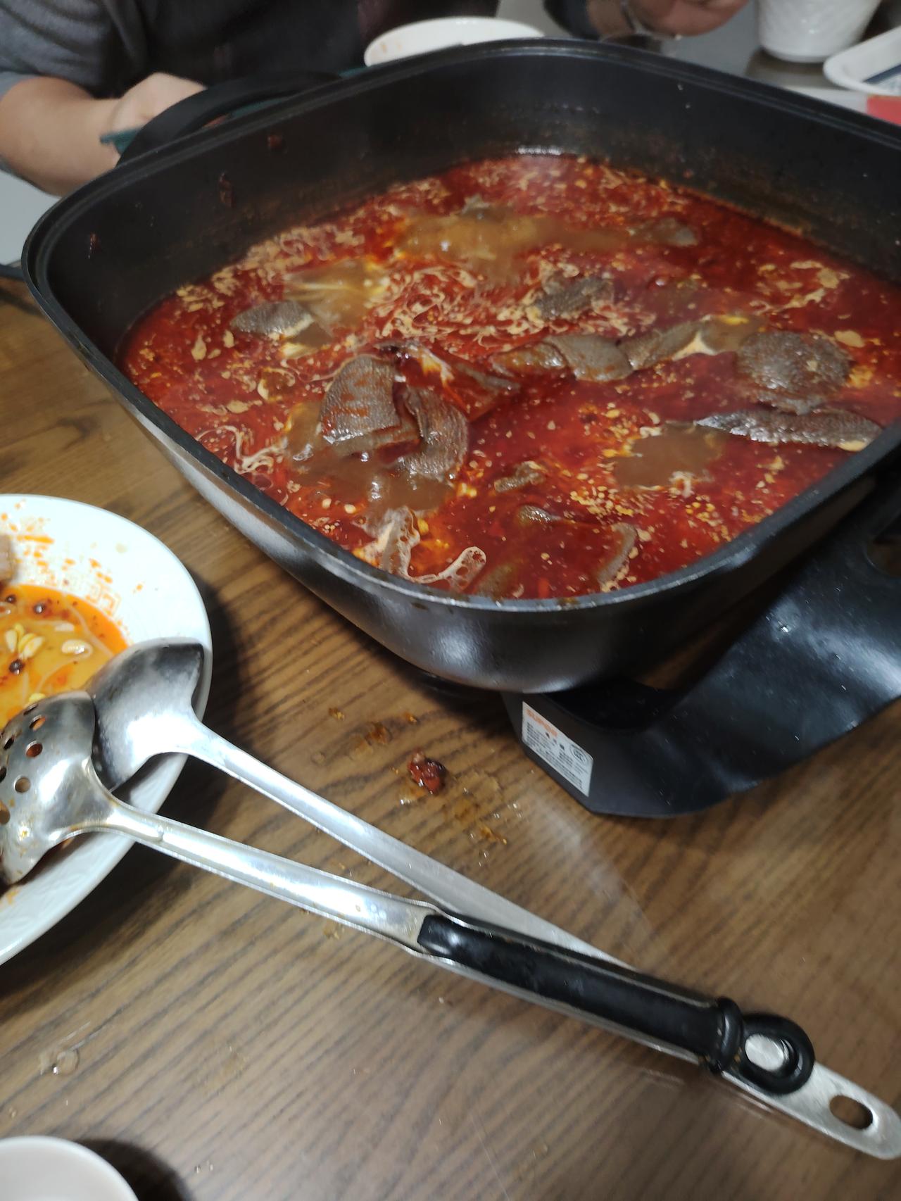 这下好了，不仅新疆人知道了，连整个中国人都知道了！因为摄像头，清清楚楚的拍下了！