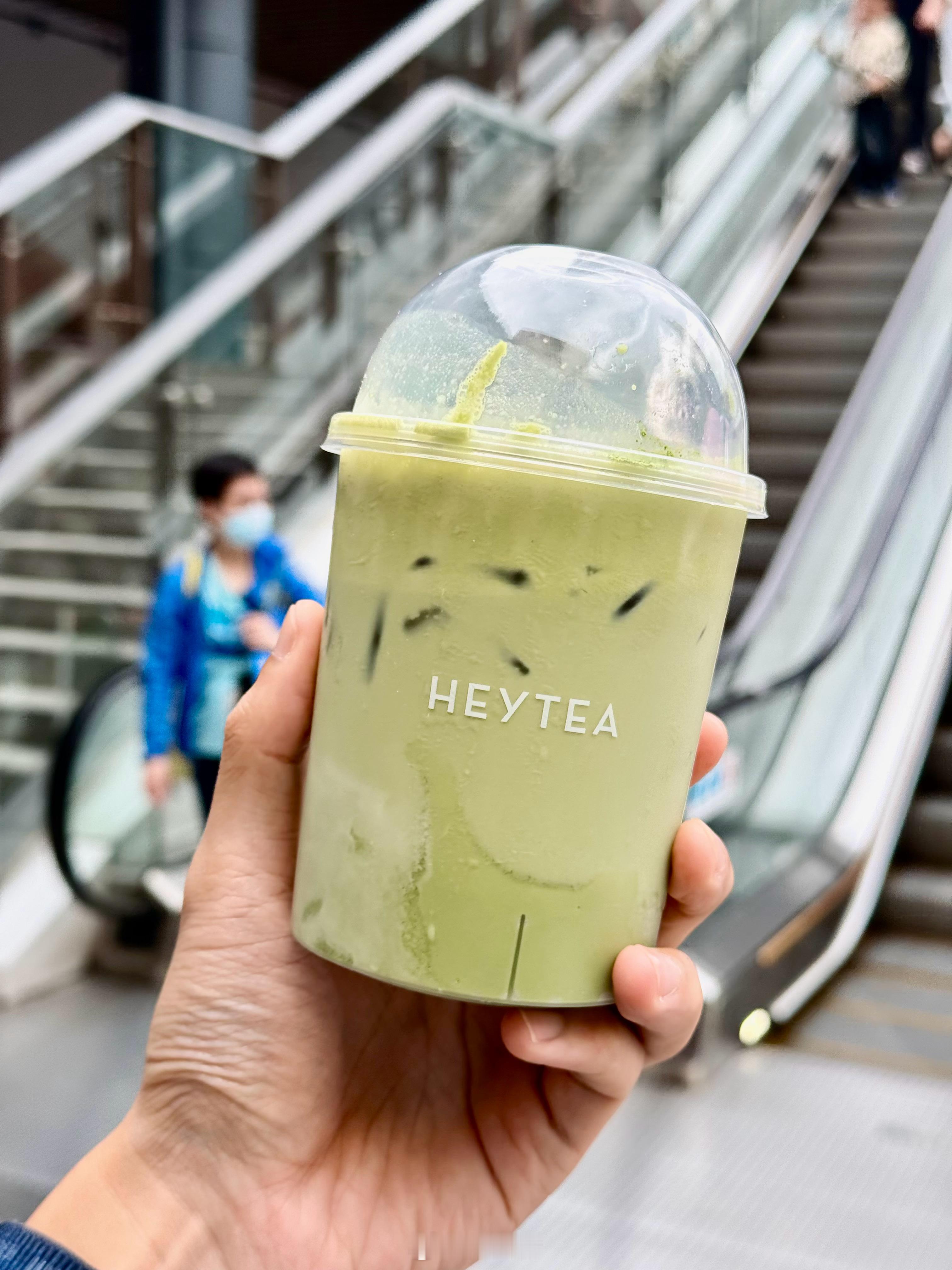 又来给各位试喜茶新品了，种草三倍厚抹，应该也是本年度前三水平，抹茶爱好者狂喜[举