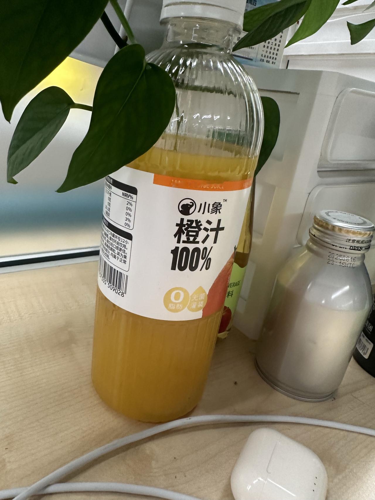 “橙汁100%”是品牌商标吗？还是指饮料橙汁净含量100%呢？小象超市我经常光顾