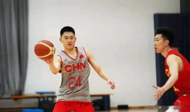 在跟随郭士强带领的中国男篮集训队在国内进行了两场热身赛后，年轻后卫赵维伦被郭士强