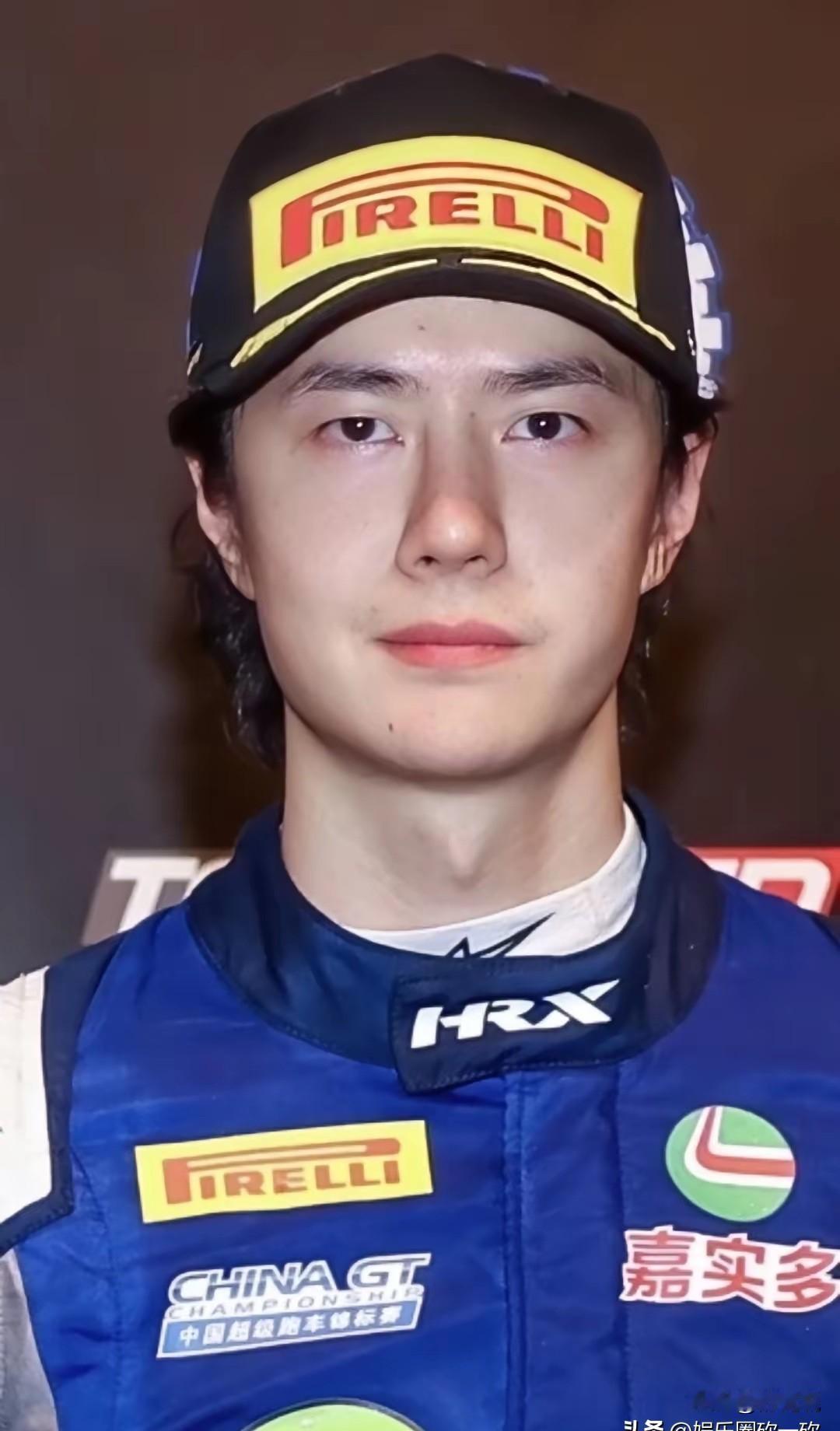 王一博跳得再燃，眼神却像过了半辈子。
你盯着他在《热烈》里腾空翻转，肌肉绷紧演青