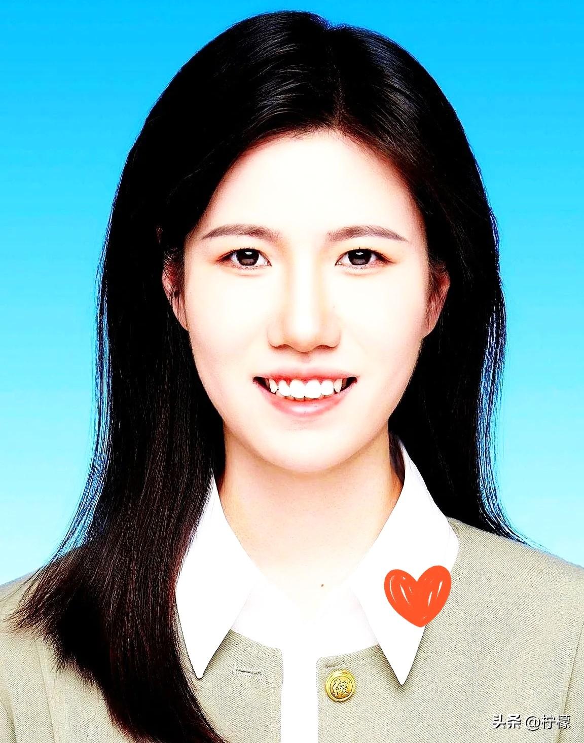 南开大学化学学院，
最近空降了一个狠人。
一个叫李熠鑫的95后，29岁，直接成了