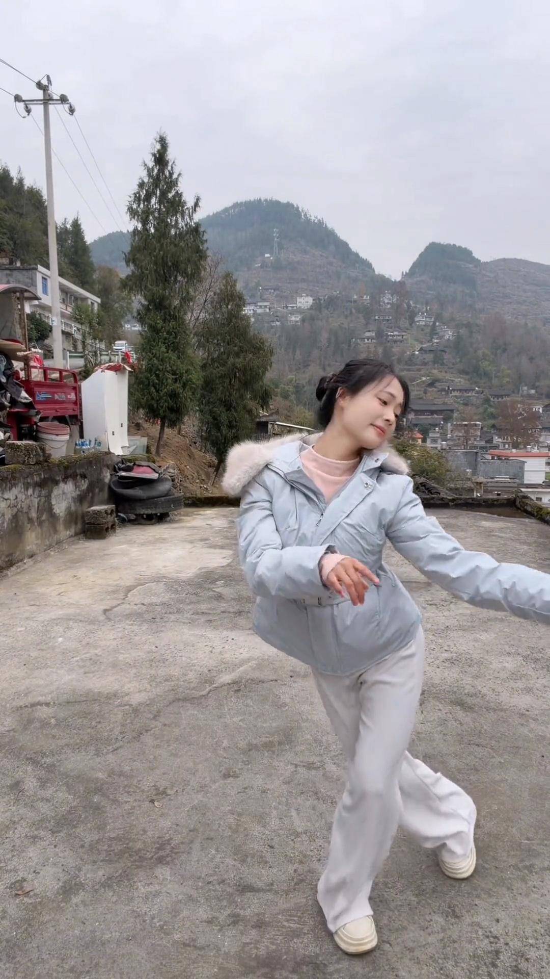 为什么漂亮的女孩子招人喜欢