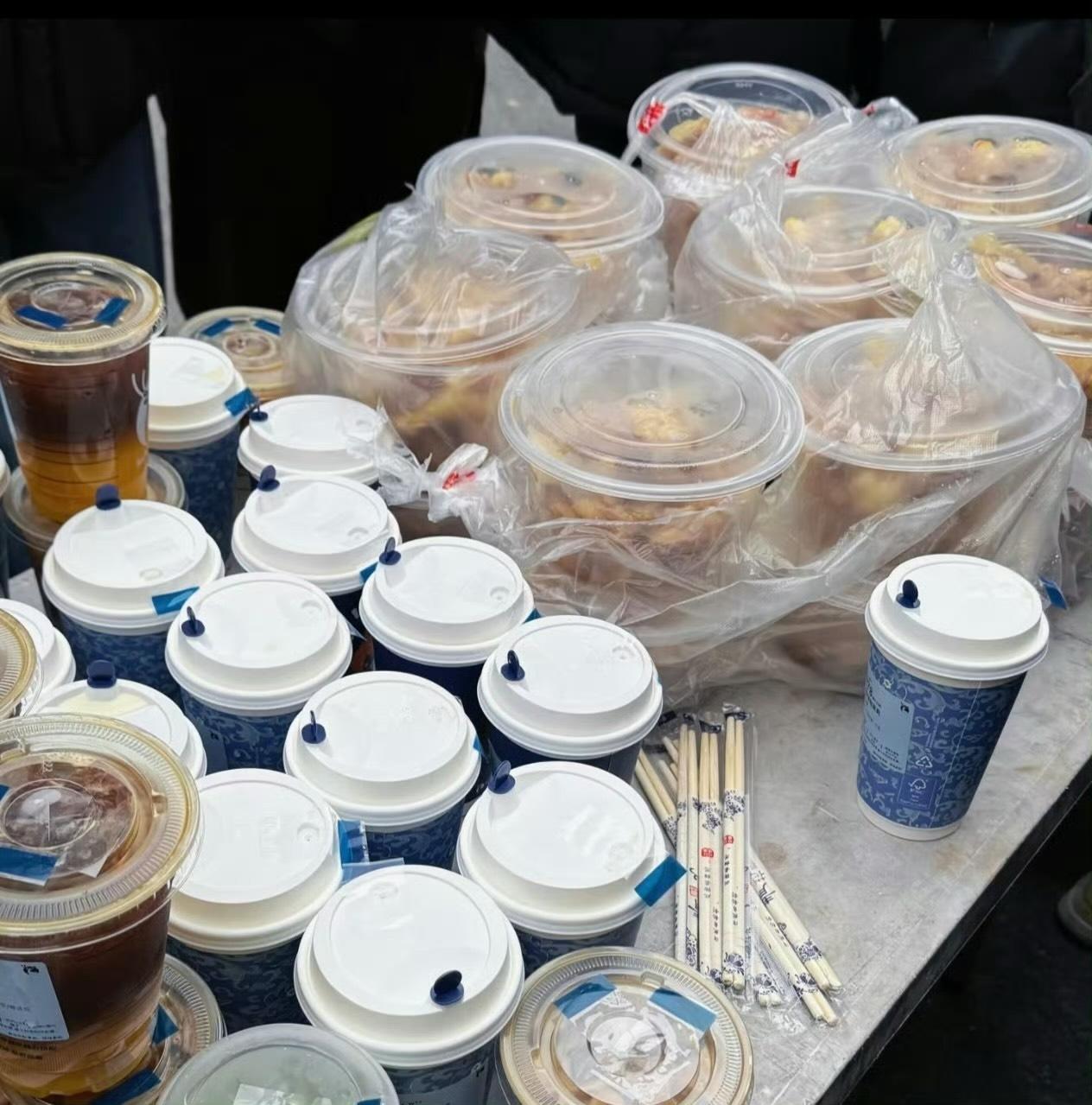 郭宇欣和她的粉丝属于双向奔赴了
昨天玉簟秋杀青，郭宇欣粉丝组织的应援现场把郭宇欣