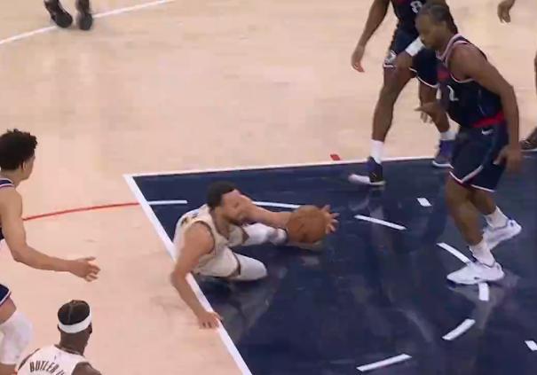 没有哈登，快船终于流畅地惊险赢下了一场，只是全场20：7的失误比依然惊呆众人。