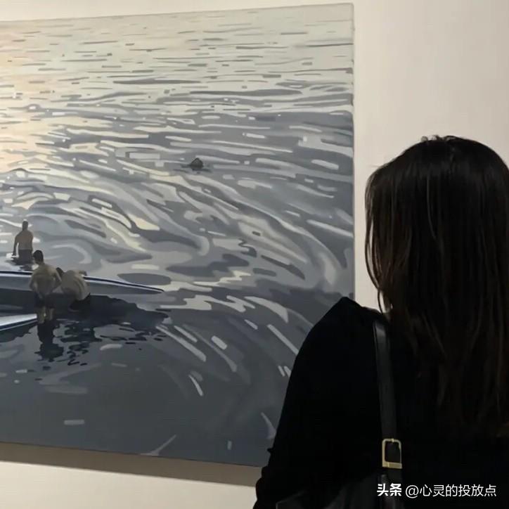 做了多年儿媳，终于悟到：

1:不要和婆婆走的太近，尤其是当你有小姑子的情况下，