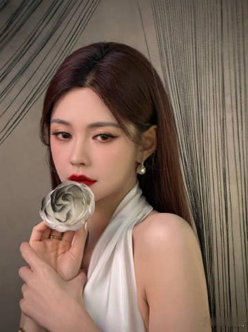 沈梦辰 美商 她时常告诉我们，做最真实的自己才是最美的，沈梦辰的装扮哲学不仅仅是