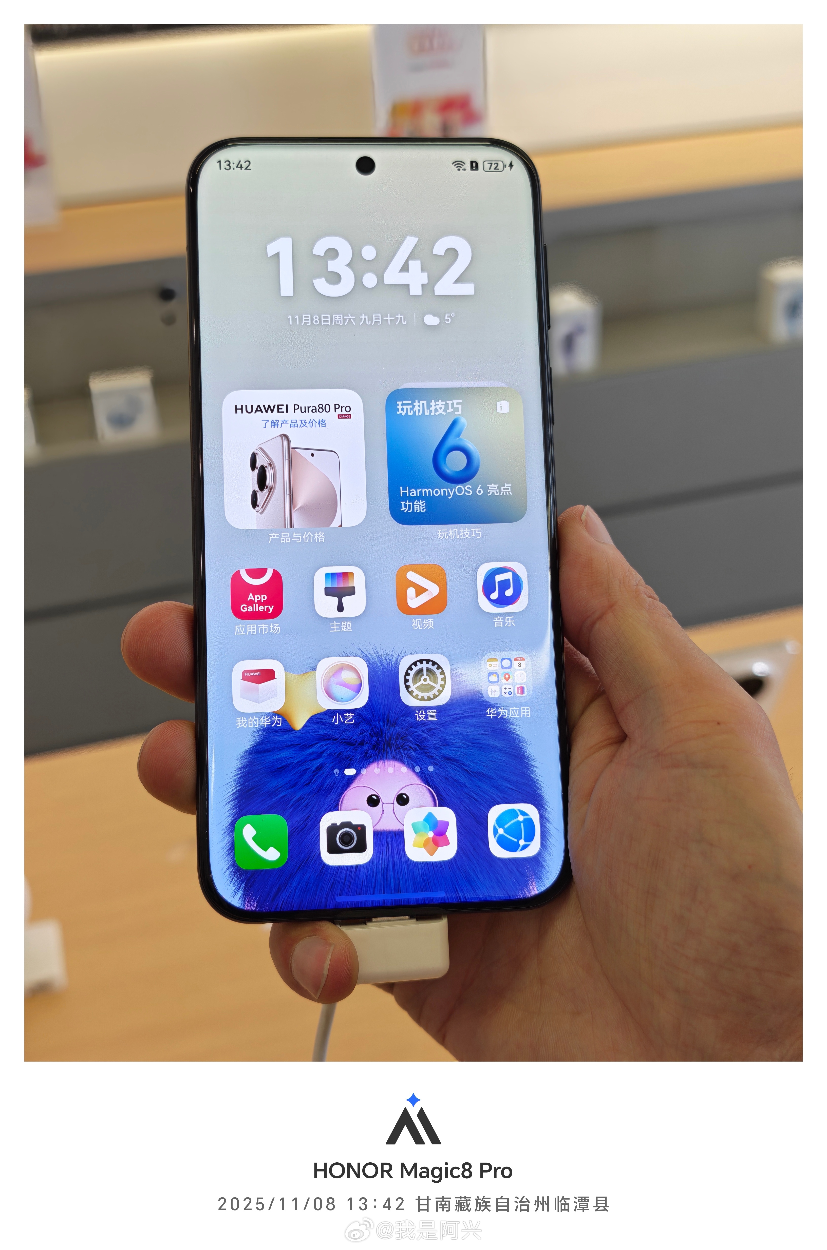 裸机手感还得是华为，要不是今年电池容量太小，“一镜双目”镜头切换有延迟，10X不