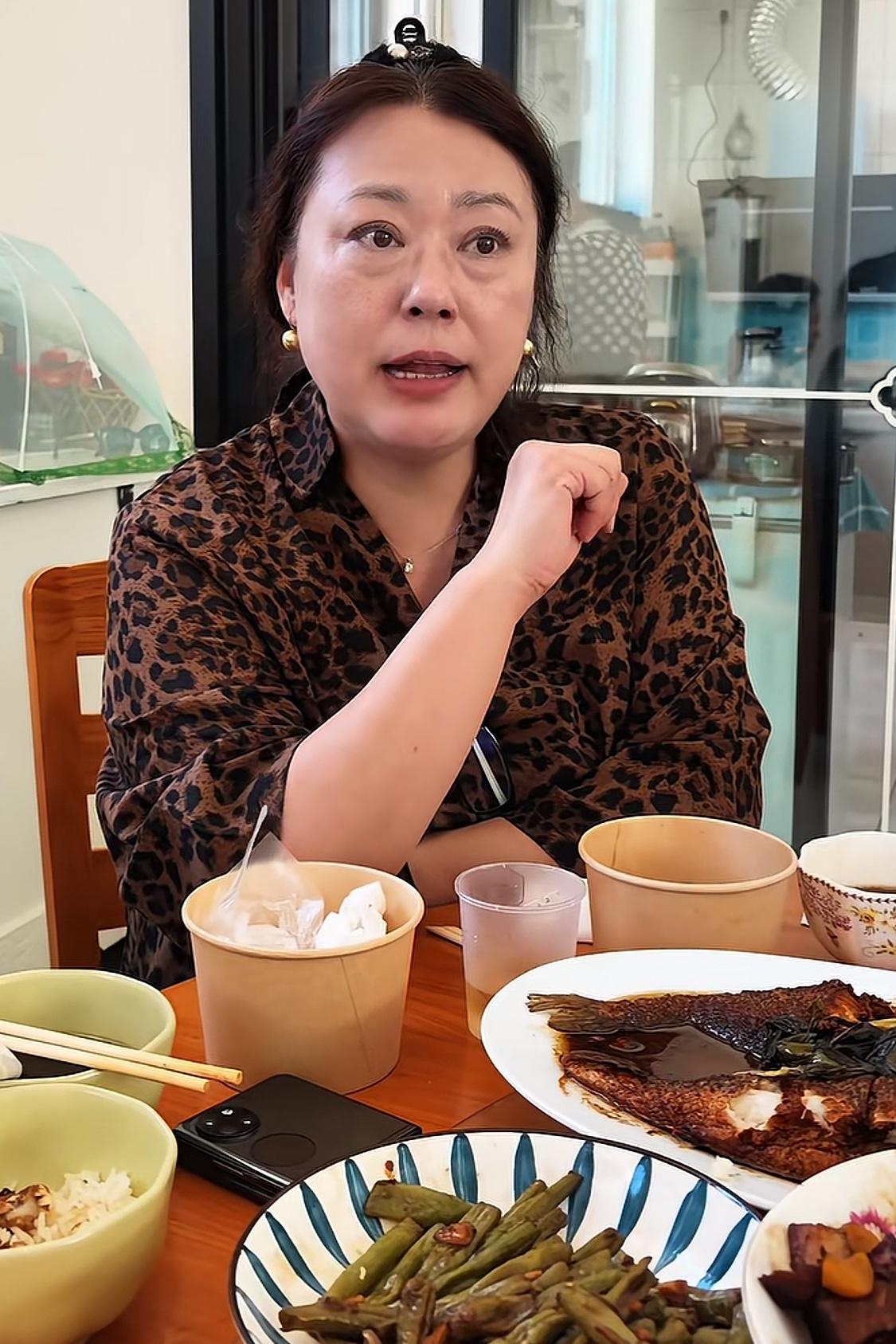 李菁菁