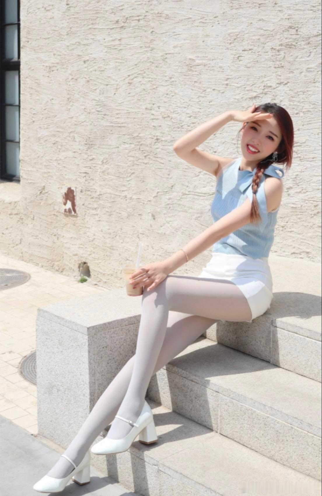 阳光下的灰丝 ​​​