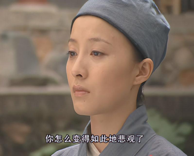 小怜这个嘴唇颜色，裸的很高级，适合素颜使用，温柔又气质。
#金粉世家#