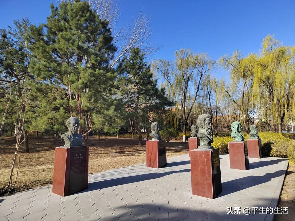 晒图笔记大赛北京国际雕塑公园在石景山，门票十块，支持公园年票。园子不大，特色是玉