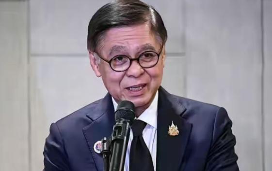 泰国外长西哈萨8月5日公开讲话，不顾外交礼节，直接批评中国大使：“外交官不能只维
