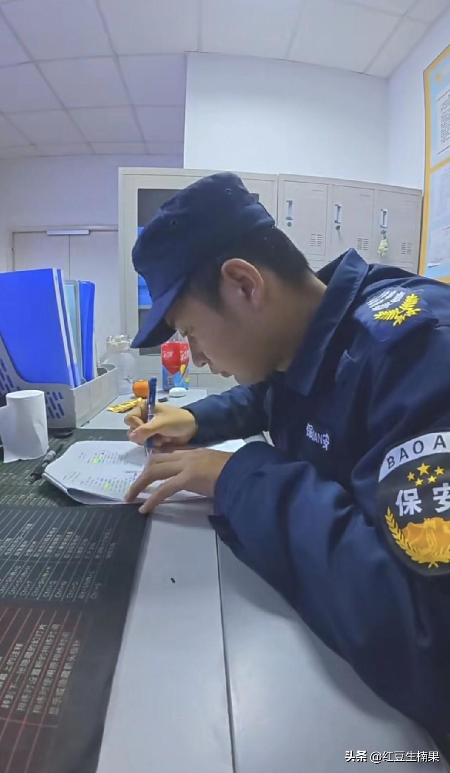 去年底把做了五年的保安工作辞掉了，真心有点不甘心，奉献了五年的青春，到头来什么也