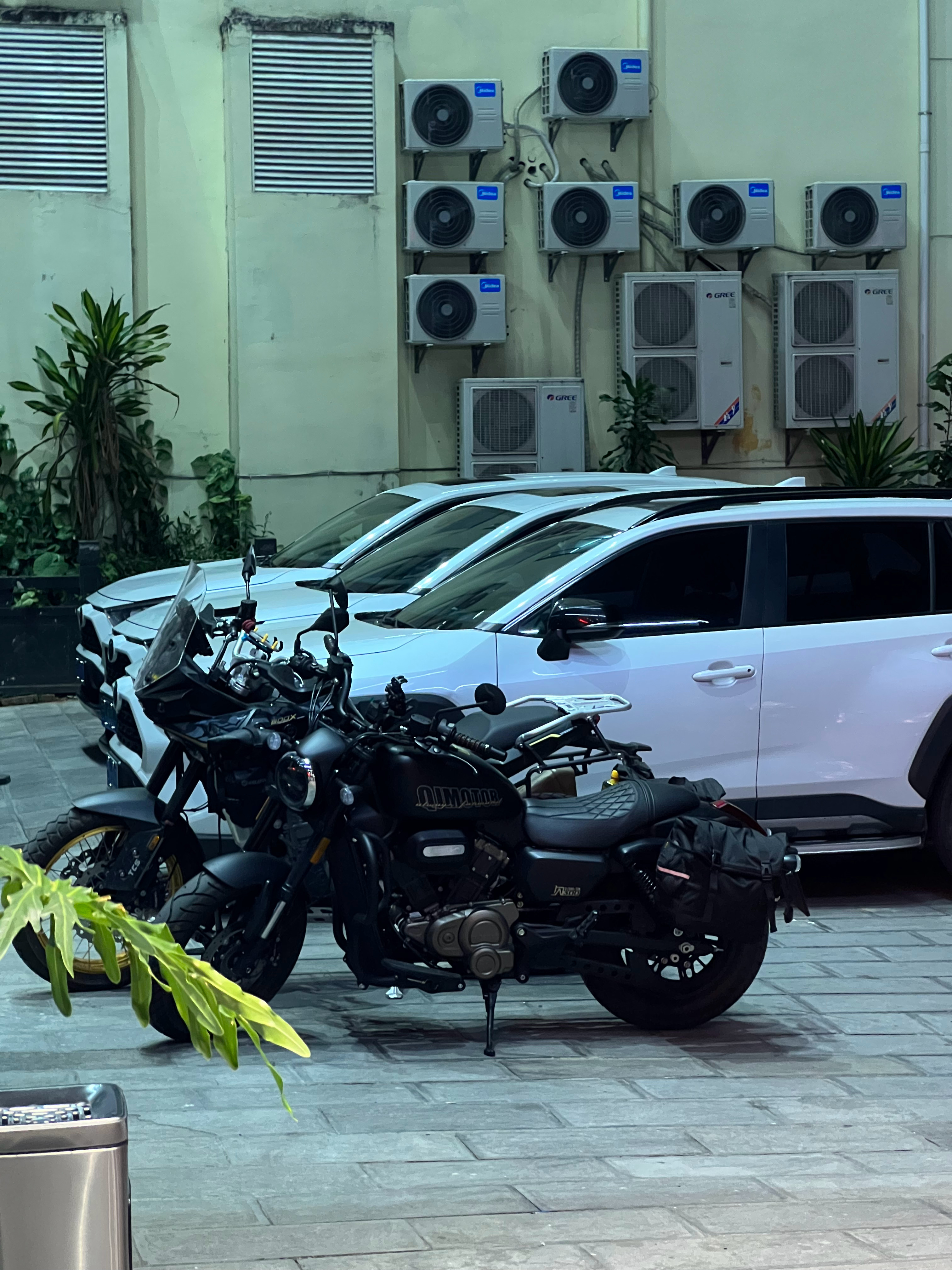 落地这两天开丰田RAV4这里RAV4是不花钱吗，咋一堆一堆的 芒市·德宏芒市国际