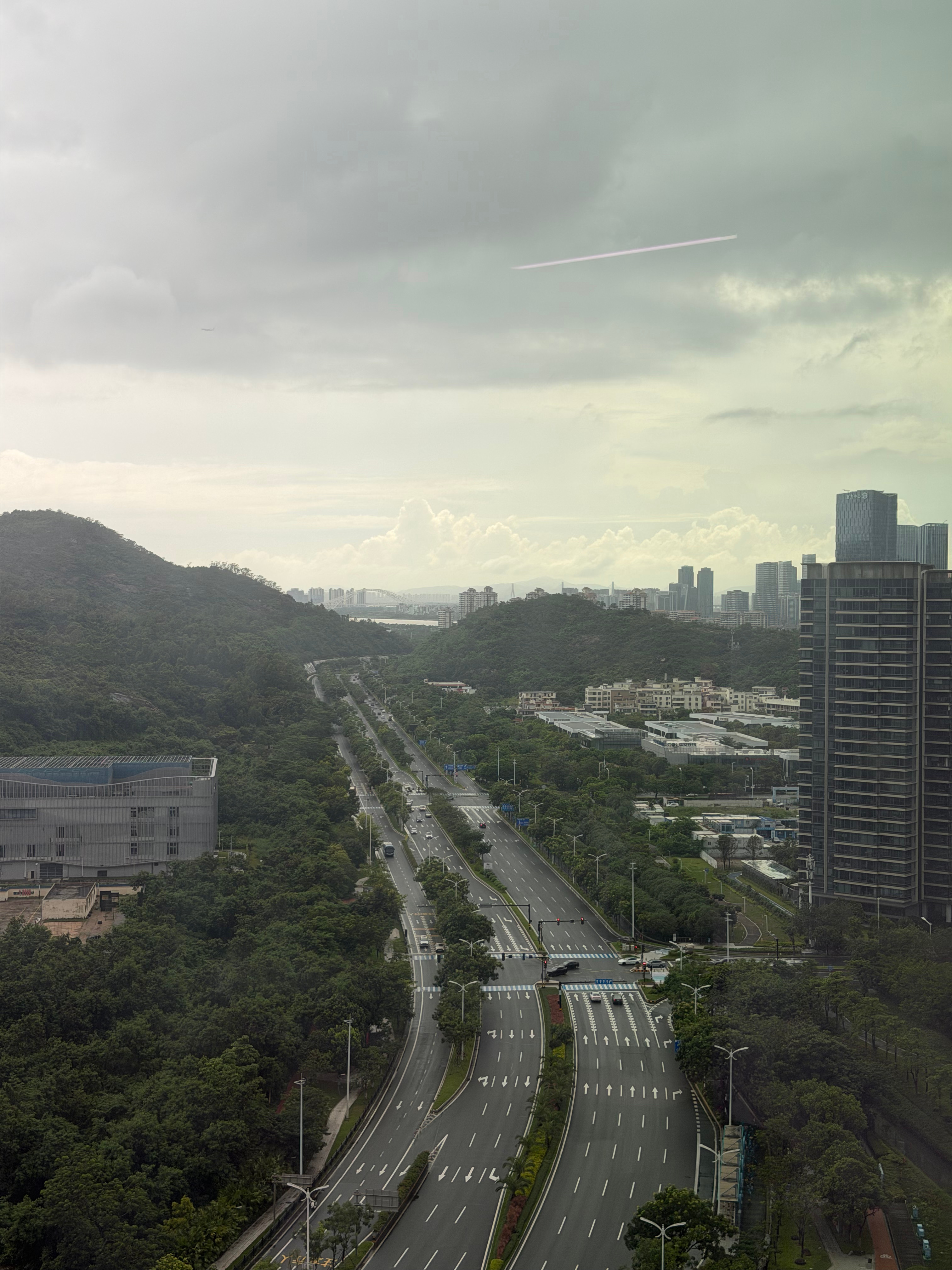 珠海考察一天，真是个舒服悠闲干净漂亮的城市。 珠海
